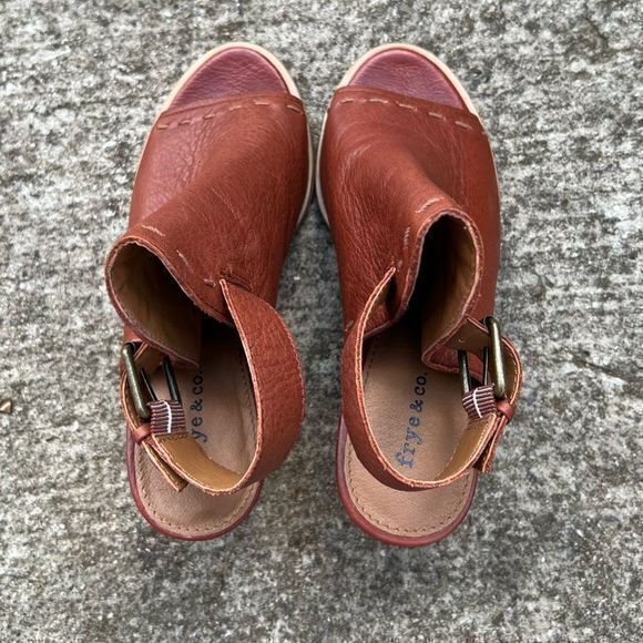 Frye & Co. Donna Peep Toe Heel Sandals Leather Upper Buckle Closure Brown Size 6 - Picture 7 of 11